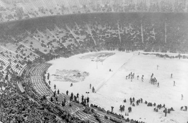 Stadium Snow Bowl vs Michigan_112550